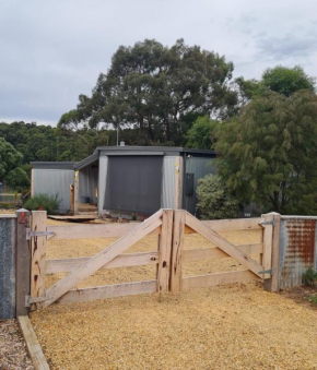Wally's Edge 20acre Farm Stay, Rawson